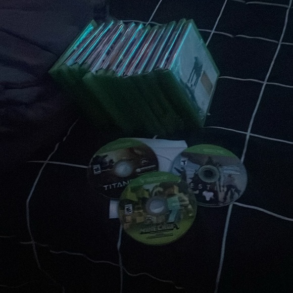 15 xbox/xbox one used video game cd’s, none of them are damaged. - Picture 3 of 3
